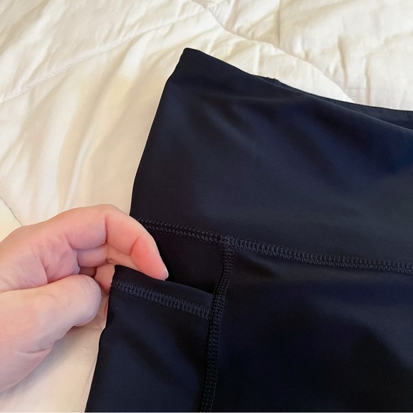 Old Navy PowerSoft Navy Blue Capri Women’s Athletic Leggings (size XL) - Picture 3 of 5